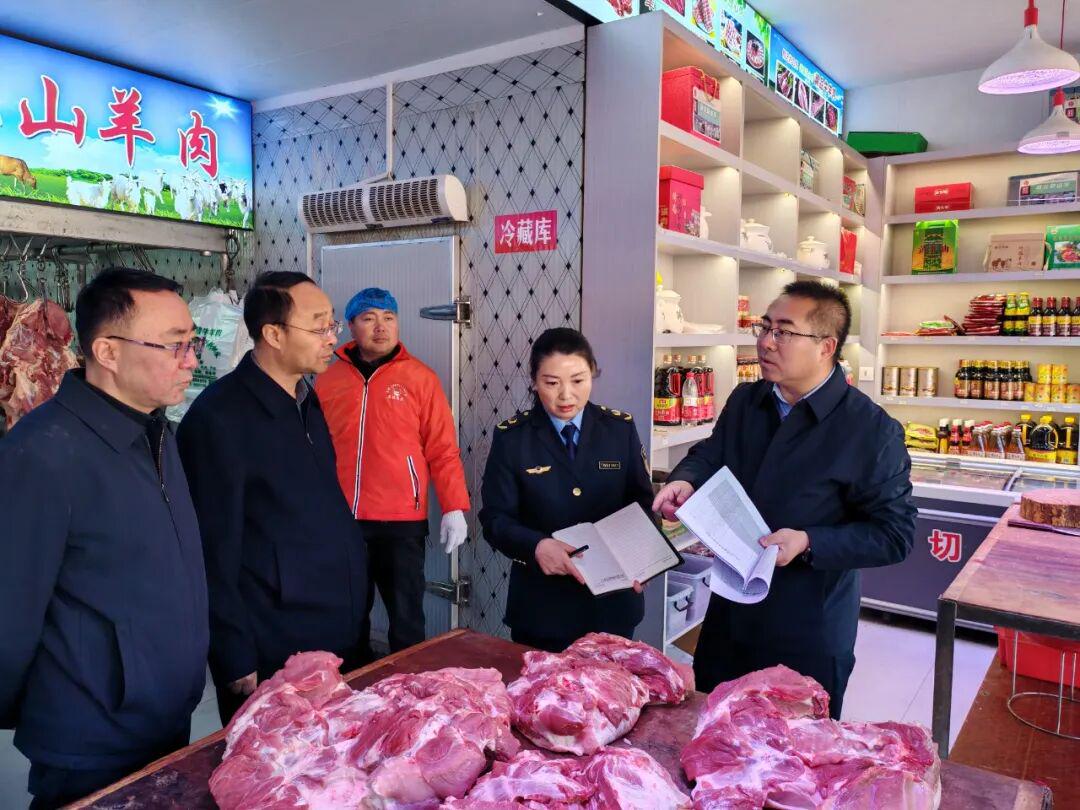 寶塔區(qū)侯斌鋒深入調(diào)研學(xué)校食堂食材采購工作，筑牢校園食品安全防線